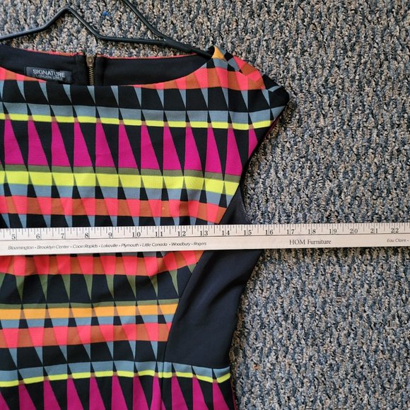 Women's Signature London Style Geometric Sheath Dress Size 6 Stretchy Material - Picture 6 of 12